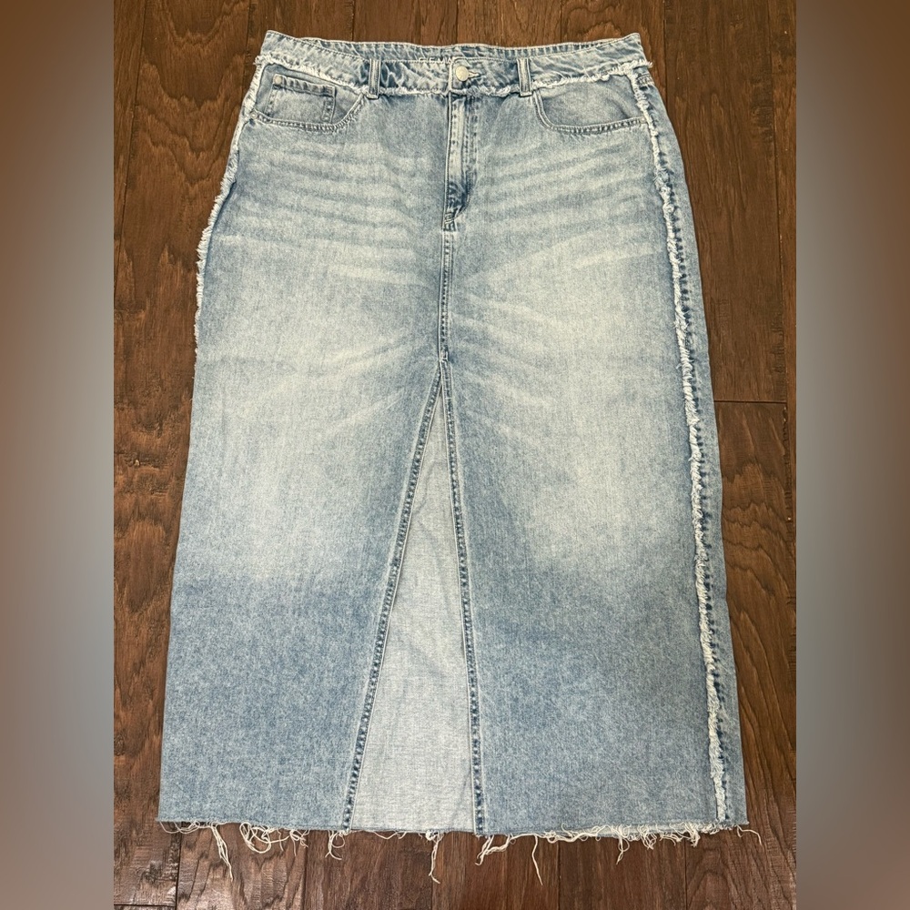 Classic Denim Midi Skirt with Frayed Hem